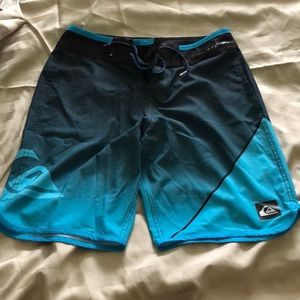 Quiksilver boardshorts size 29